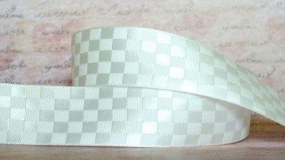 Лента сатиновая декоративная, двухстороняя, 25мм, цвет белый, квадратики, ДС25-026, 1м