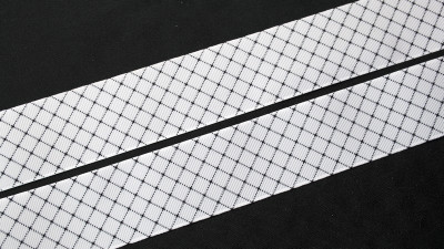 Лента репсовая с рисунком, 25мм, цвет белый, чёрные диагональные линии, РР25-194, 1м