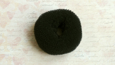 Накладка для волос-бублик, диаметр 8 см, цвет чёрный, 1 шт