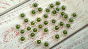 Ювелирная серединка, круглая, жемчужина со стразами, цвет зелёный, 10мм, металлическая основа под серебро, ЮС-0263, 1 шт