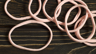 Резинка-повязка ONE SIZE (американская), ширина 8мм, диаметр 8 см, цвет светло-розовый, 1 шт