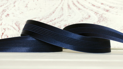 Лента сатиновая декоративная, двухстороняя, 25мм, цвет тёмно-синий, по середине полосы, ДС25-029, 1м