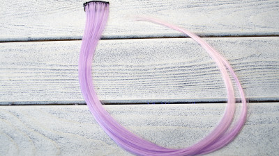 Прядь волос двухцветная на заколке, цвет сиренево--розовый,  длина 50 см, ширина 3,0 см,1617008/01, 1 шт