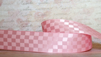 Лента сатиновая декоративная, двухстороняя, 25мм, цвет розовый, квадратики, ДС25-024, 1м