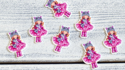 Кабошон плоский, девочка с игрушкой, розовое  платье, 35*25мм, К0408, 1шт
