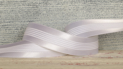 Лента сатиновая декоративная, двухстороняя, 25мм, цвет белый, по середине полосы, ДЛ25-033, 1м