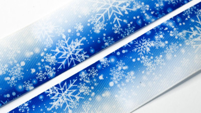 Лента репсовая с рисунком, 38мм, цвет градиент, белые снежинки, РР38-079,1м